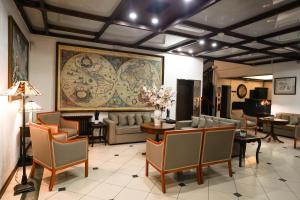 a waiting room with a large map on the wall at HOTEL LOS NAVEGANTES in Punta Arenas