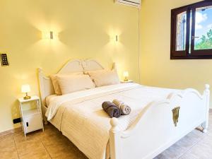 a bedroom with a white bed with two towels on it at Villa Lavendel in Montauroux