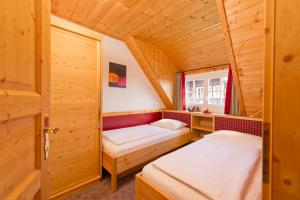 Postel nebo postele na pokoji v ubytování Mountain Resort Feuerberg