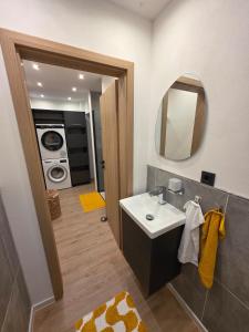 a bathroom with a sink and a mirror at Ferienwohnung Sonneninsel in Rednitzhembach