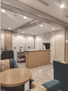 a living room with a table and a kitchen at فندق لوشال LECHAL Hotel in Medina