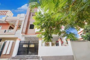 a house with a gate in front of it at Hotel O SINGH GRAND HOTEL& BANQUET in Gorakhpur +25 photos
