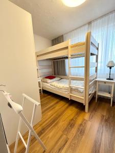 a bedroom with two bunk beds and a desk at Sinteu 3 bedroom apartment - 6PAX in Şinteu