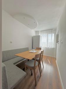 a dining room with a table and a couch at Sinteu 3 bedroom apartment - 6PAX in Şinteu