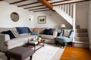 a living room with a couch and a chair at Lovely 2 Bedroom Countryside Retreat in Shelve +18 photos
