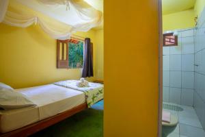 a small bedroom with a bed and a bathroom at Pousada Casa da Trilha in Vale do Capao +103 photos