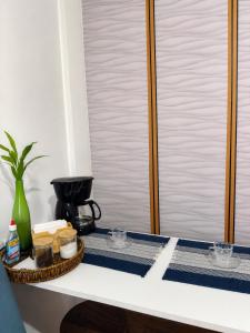a kitchen counter with a tray of food on it at Apartamento em Botafogo 5 min de Copacabana in Rio de Janeiro