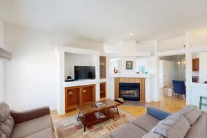 a living room with a couch and a fireplace at Nonpariel Escape in Paso Robles +14 photos