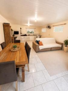 a living room with a table and a bed at Farol House in Pântano Grande