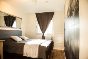 Postel nebo postele na pokoji v ubytování Hotell TunaPark