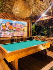 a pool table in a room with a painting at Casa Quietude - Manaus - Manacapuru in Manacapuru