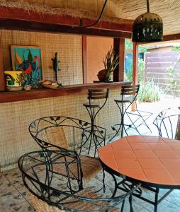 a patio with a table and chairs and a counter at VILLA Alia in Nianing