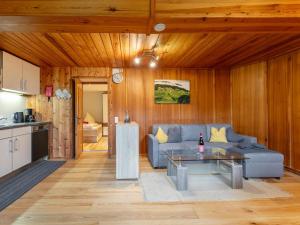 a living room with a couch and a table at Litzlhof Kraftplatzl in Itter