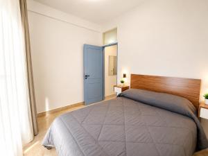 a bedroom with a large bed with a blue door at San bernardo relax in San Bernardo