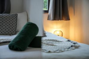 a green blanket sitting on top of a bed at BrightCentral Apartment With Parking in Glasgow +15 photos