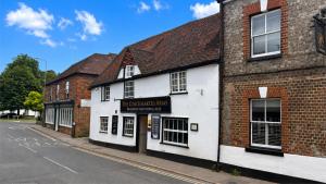 a building on the side of a street at The Coachmakers Arms in Wallingford