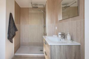 a bathroom with a sink and a shower at Les Pins in Cannes