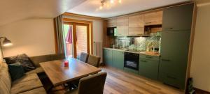 a living room with a couch and a table and a kitchen at A Nett’s Nest in Hainzenberg +65 photos