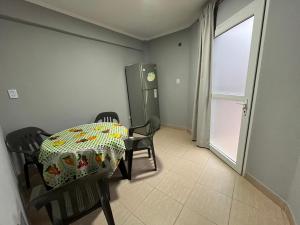 a dining room with a table and chairs and a window at Hospedaje Don Antonio 1 in Tinogasta +7 photos