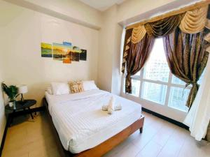 a bedroom with a bed and a large window at Classy 1Bedroom with Balcony in Punta Engaño
