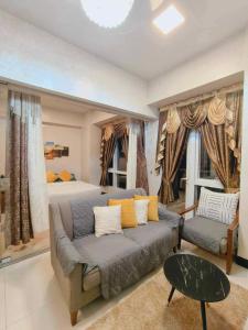 a living room with a couch and a bed at Classy 1Bedroom with Balcony in Punta Engaño