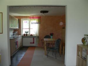 Kuchyň nebo kuchyňský kout v ubytování Ferienwohnung Guder