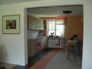 Kuchyň nebo kuchyňský kout v ubytování Ferienwohnung Guder