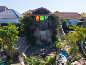 an aerial view of a house with a garden at Eywa Retreat in Uluwatu