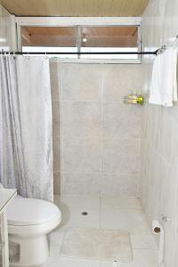 a bathroom with a shower and a toilet at HUAIRA Tatacoa in Villavieja