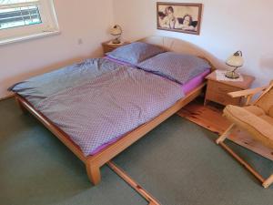 a bed in a bedroom with a desk and a chair at Dom Wakacyjny MONA in Małe Swornigacie
