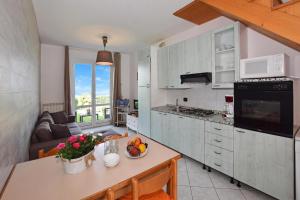 a kitchen with a table with a bowl of fruit on it at Iris in Colico