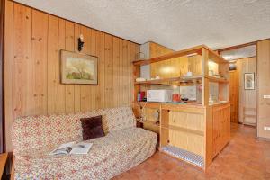 a living room with a couch and wooden walls at Appartamento Bareu Mountain View - Happy Rentals in Sauze dʼOulx