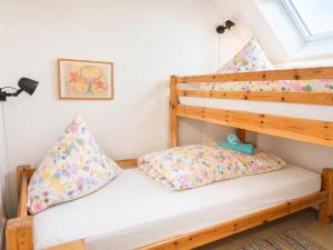 a bunk bed with two pillows in a room at Zum Süderwall in Esens