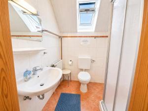 a small bathroom with a sink and a toilet at Zum Süderwall in Esens