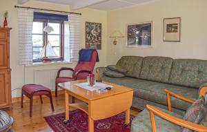 a living room with a green couch and chairs at 3 Bedroom Pet Friendly Home In Löderup in Löderup