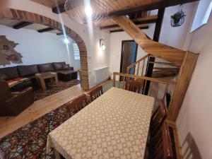 an overhead view of a living room with a couch and stairs at Dom Wakacyjny MONA in Małe Swornigacie