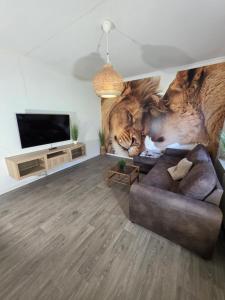 a living room with a large mural of two lions at Ferienhaus Löwe in Niedenstein +16 photos