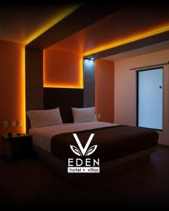 a bedroom with a bed with a sign on it at Hotel y Villas V Edén Atlacomulco in San Antonio Enchisi