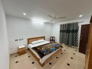 a bedroom with a bed and a ceiling at ABS Residency, Wayanad- Sulthan Bathery in Sultan Bathery