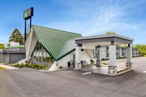 a large building with a green roof at Wingate by Wyndham Geneva at SPIRE Academy in Geneva