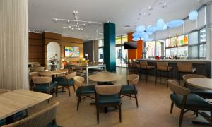 a restaurant with tables and chairs and a bar at Hampton Inn & Suites by Hilton Miami Downtown/Brickell in Miami