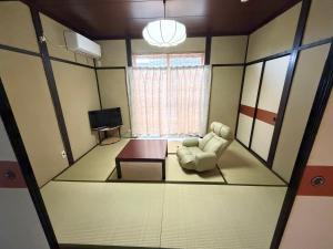 an overhead view of a living room with a couch and a table at Ogoto House Rake Omi in Otsu