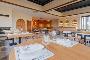 a dining room with wooden tables and chairs at Baska Urla Otel in Denizli