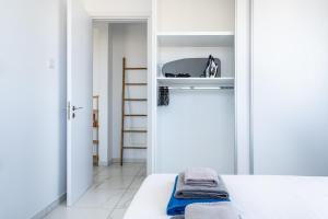 a room with a bed with towels on it at Bright Stylish Flat With Balcony & Shared Pool in Scala