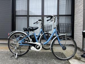 two bikes parked next to each other in front of a building at 富士と宿と Fuji to Yado to in Fujiyoshida