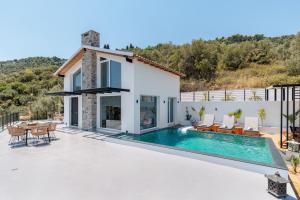 an image of a villa with a swimming pool at Villa Aegea in Skopelos Town