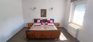 a bedroom with a bed with pink pillows on it at Apartment in Herrenhaus Groß Pinnow in Groß Pinnow