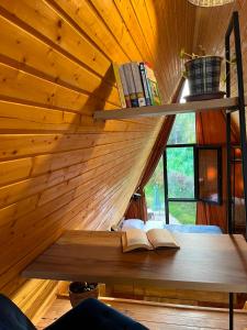a room with a bench with books on it at Ja ge • ჟა ღე in Tsalka