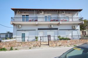 a white building with a balcony on top of it at Μεζονέτα Aikaterini N2 in Chios