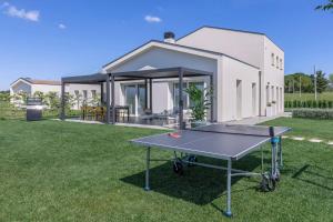 a ping pong table in front of a house at Villa Alice in Montecosaro
